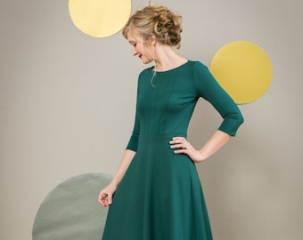 Dress with tucks in the front and circle skirt in dark green - Carrie