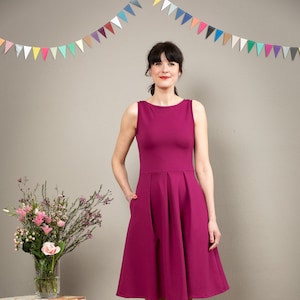 Dress Valerie with back neckline and pleated skirt in berry