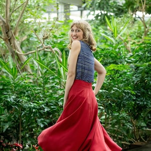 Swinging midi skirt in red JOY image 1
