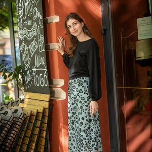 Flowing midi skirt in Salva Leoprint- Amsterdam