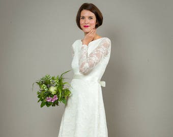 Hochzeitskleid aus feiner Spitze mit mit Rückenausschnitt in cremeweiss - Laura