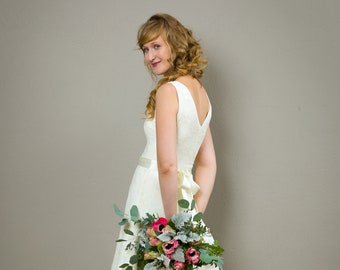 Kurzes ärmelloses Spitzen Brautkleid mit Rückenausschnitt - Laura