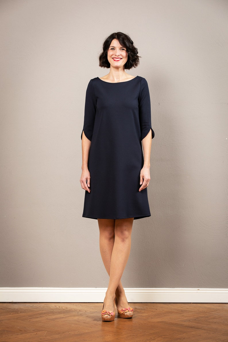 Short, simple A-line dress Charlotta in dark blue image 4