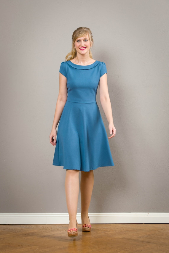 Jurk met fijn kraagje en zwierige rok in lavendelblauw Malva Etsy Nederland