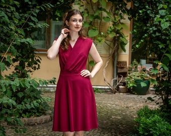 Elegantes Kleid mit V-Auschnitt - Ada