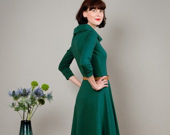 Dunkelgrünes Winterkleid mit Schalkragen - Elli