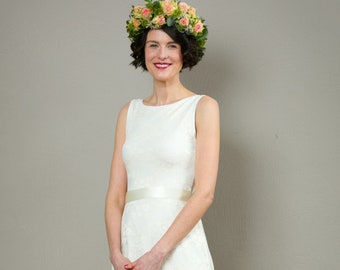 Robe de mariée longue et simple avec dentelle et décolleté arrière - Laura