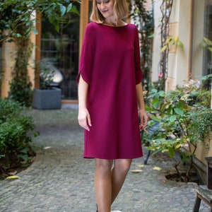 Short, simple A-line dress in bordeaux-Charlotta image 2