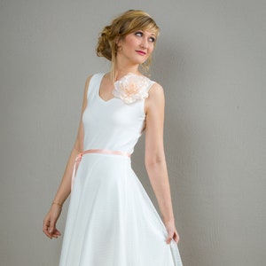 Robe de mariée romantique courte Maya avec une grande jupe en tulle image 1