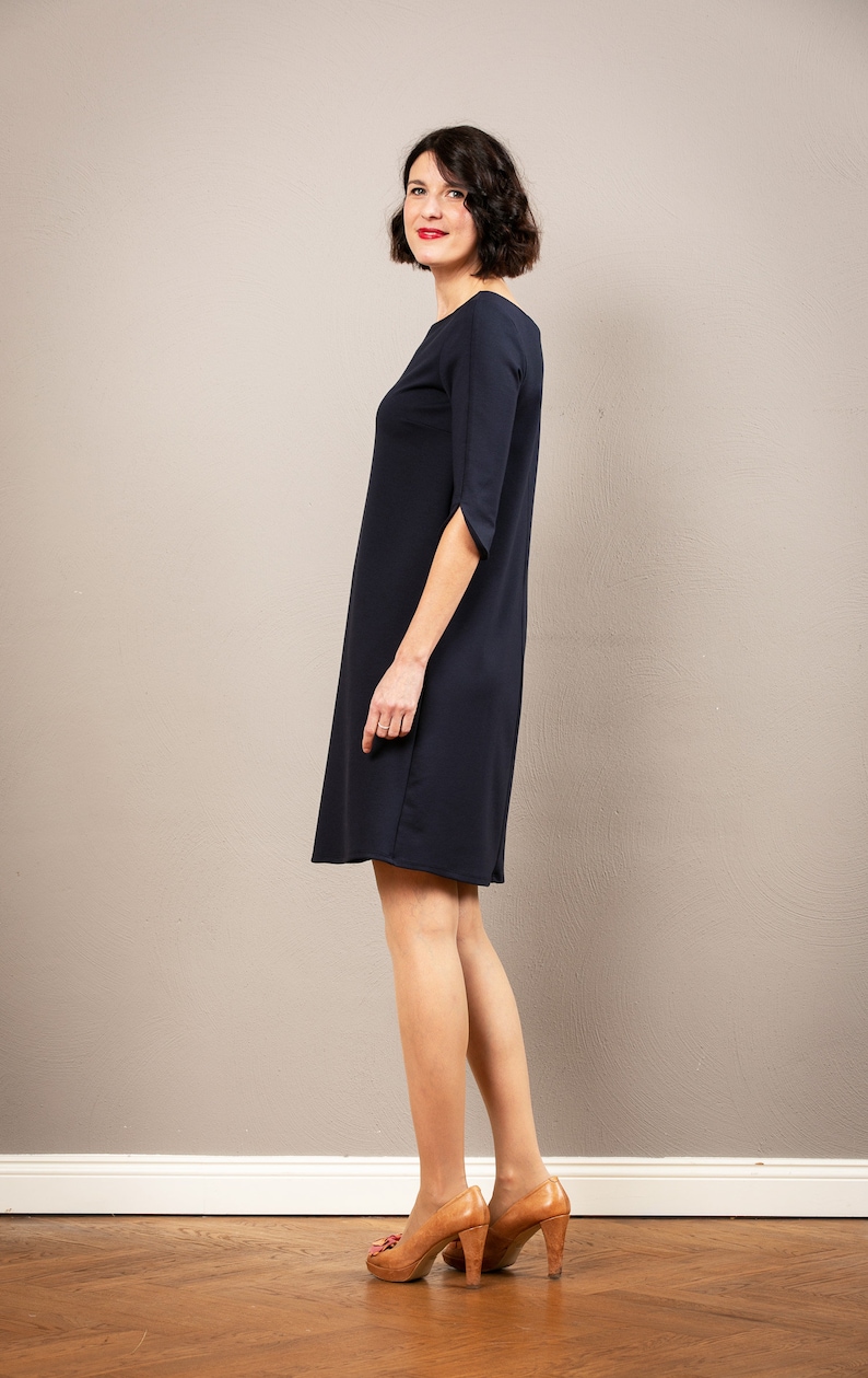 Short, simple A-line dress Charlotta in dark blue image 2