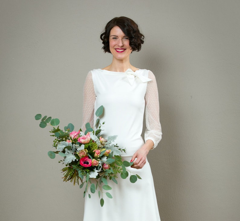 Robe de mariée courte et moderne avec jupe évasée aux hanches Merle image 1