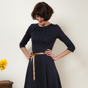 Dress "Elisa", with a round skirt and little falts in navyblue