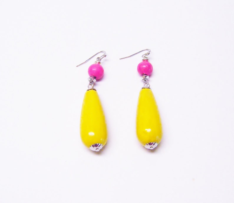 Painted Yellow Teardrop /& Round Fuchsia Pink Wood Bead NecklaceEarrings Set