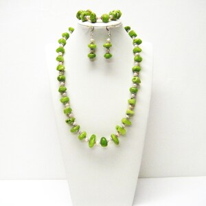 Green Jade Stone w/White Freshwater Pearl Necklace/Bracelet/Earrings