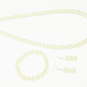 23.5 Inch Ecru Glass Pearl Necklace/Bracelet/Earrings Set image 4