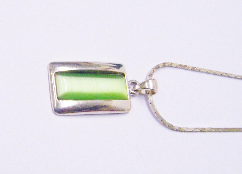 Apple Green Rectangle Glass on Silver Pendant Necklace /& Earrings Set