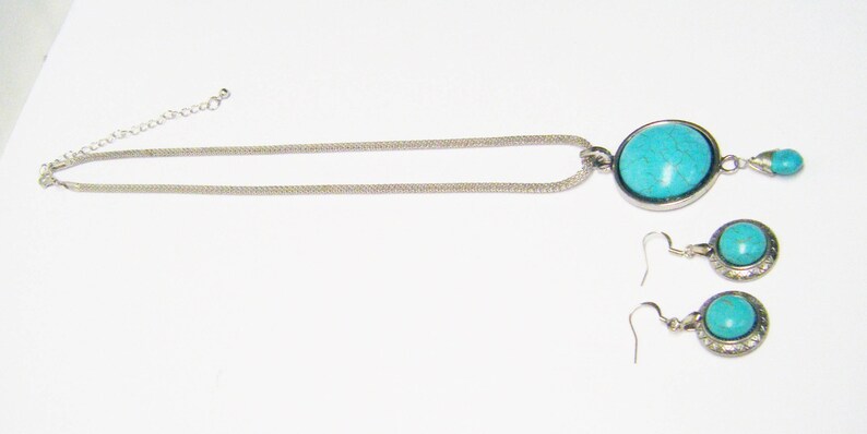 Large Round Silver wTurquoise Cabochon Pendant Necklace /& Earrings Set
