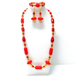 Assorted Form / Größe Coral Red Glass w / Red Splatter Shell Bead Halskette / Armband / Ohrringe