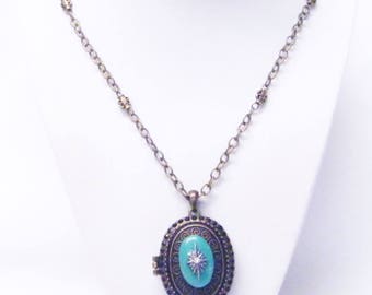 Decorative Vintage Antique Bronze Oval Locket Pendant Necklace