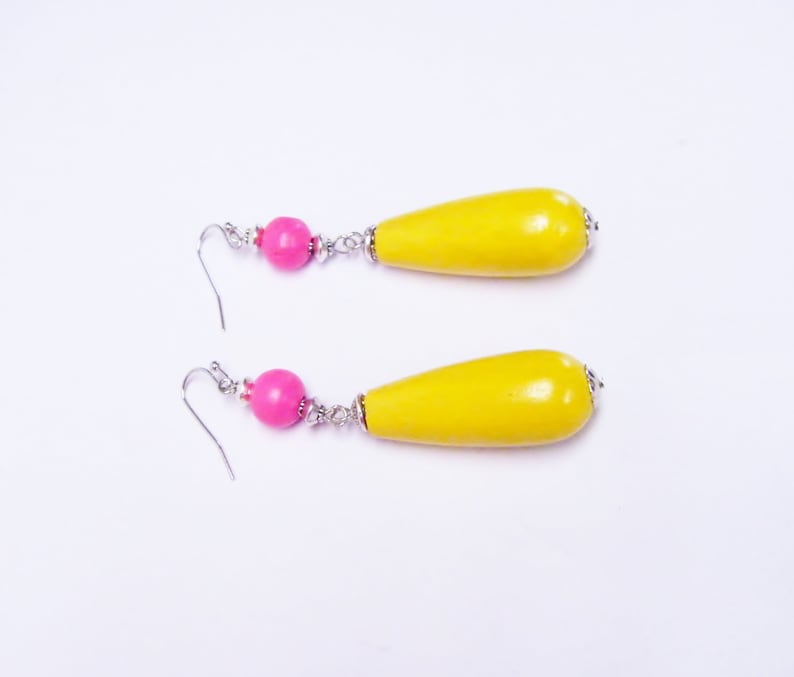 Painted Yellow Teardrop /& Round Fuchsia Pink Wood Bead NecklaceEarrings Set