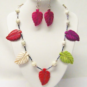 Multicolor Natural Stone Leafs Necklace/Earrings Set