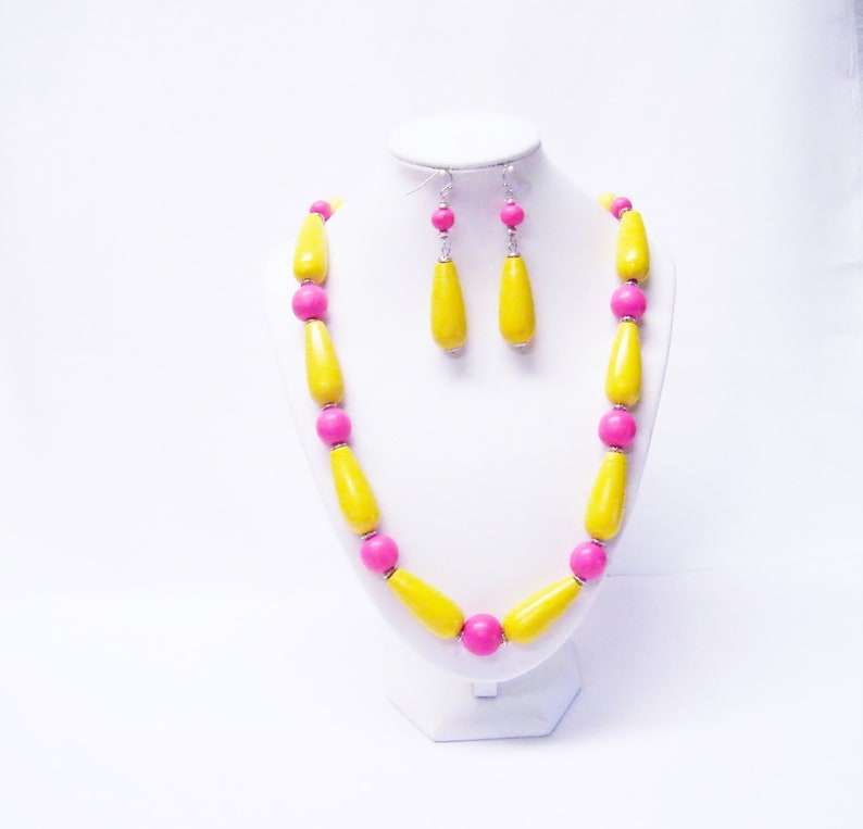 Painted Yellow Teardrop /& Round Fuchsia Pink Wood Bead NecklaceEarrings Set