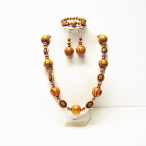 25mm Natural Wood Bead w/Oval Caramel/Brown Carved Resin Bead Necklace/Bracelet/Earrings Set