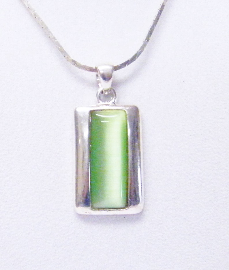 Apple Green Rectangle Glass on Silver Pendant Necklace /& Earrings Set