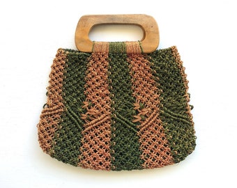 Vintage 70er Jahre Strohtasche, Grün gestreifte Handtasche mit Holzgriff