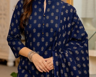 Completo da donna in puro cotone stampato blu navy con kurta e dupatta con motivi etnici.