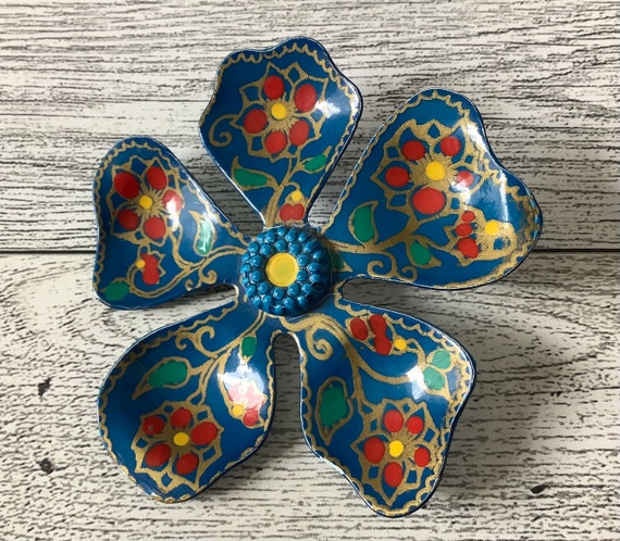 Vintage Retro Hand Painted Floral Pin - image 2