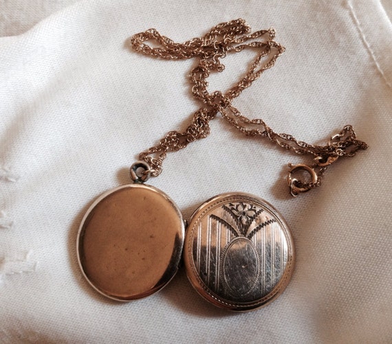 Vintage Gold Filled Locket - image 4