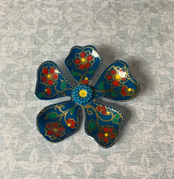 Vintage Retro Hand Painted Floral Pin - image 1