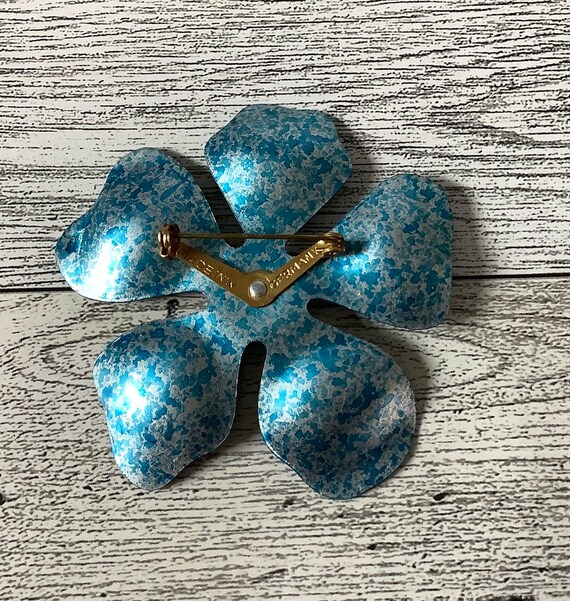 Vintage Retro Hand Painted Floral Pin - image 3