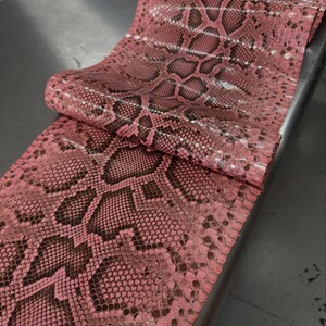 Echtes burmesisches Python-Bauchleder | Rosa, ungebleichtes exotisches Schlangenleder | Luxuriöse Bastelprojekte