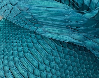 Cuir véritable de python de Bornéo bleu turquoise, dos découpé | Finition blanchie, cuir exotique tanné de qualité supérieure pour la maroquinerie de luxe