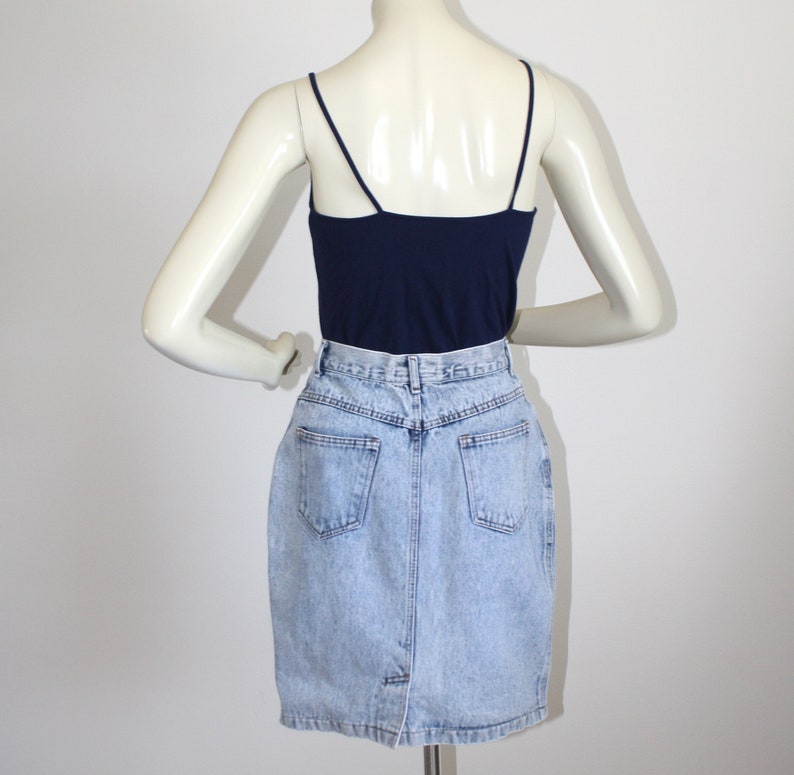 Studs on Pockets Vintage Acid Wash Blue Jean Skirt Size Small Sz 5 Sz 6 1980s 90s Curvy High Waistband Short Denim Skirt