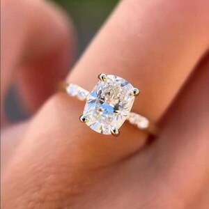 Bague de fiançailles cinq pierres de synthèse taille coussin, alliance en or, bague de fiançailles cinq pierres, bague d'anniversaire avec pierres de synthèse, bague empilable