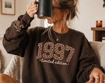 1997 Retro Birthday Sweatshirt, Leopard 30th Birthday Gifts for Women, Christmas Gift for Mom Thirtieth Sweater Born, Gift for Her