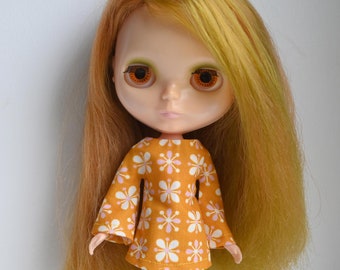 Bell sleeved retro patterned retro mod style dress for Blythe Pullip Dal licca and similar dolls