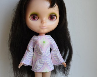 Bell sleeved retro patterned mod style dress for Blythe Pullip Dal licca and similar dolls