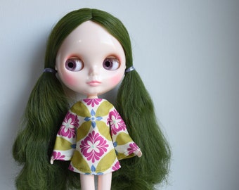 Bell sleeved retro green patterned mod style dress for Blythe Pullip Dal licca and similar dolls
