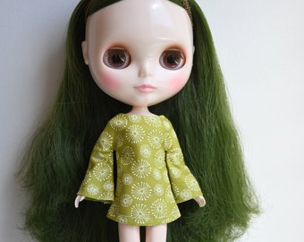 Bell sleeved retro green patterned mod style dress for Blythe Pullip Dal licca and similar dolls