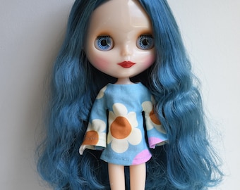 Bell sleeved retro patterned retro mod style dress for Blythe Pullip Dal licca and similar dolls