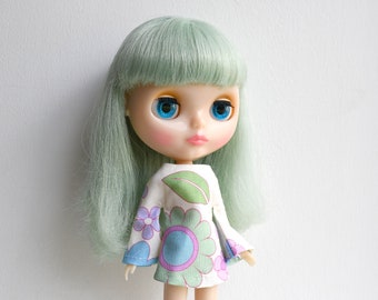 Bell sleeved retro patterned retro mod style dress for Blythe Pullip Dal licca and similar dolls
