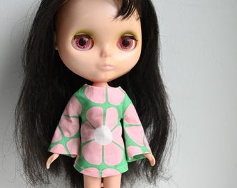 Bell sleeved retro patterned mod style dress for Blythe Pullip Dal licca and similar dolls