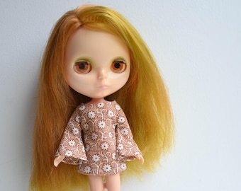 Bell sleeved brown retro patterned mod style dress for Blythe Pullip Dal licca and similar dolls