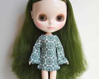 Bell sleeved green retro pattern mod style dress for Blythe Pullip Dal licca and similar dolls