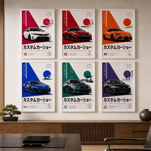 以下が含まれることがあります： 壁に2列に並べられた6枚の額入りポスター。それぞれ異なるスポーツカー、日本語のテキスト、色付きの円形グラフィックが描かれています。車は、白のホンダ、赤のニッサン、オレンジのトヨタ、青のアキュラ、緑のスバル、黒のミツビシです。
