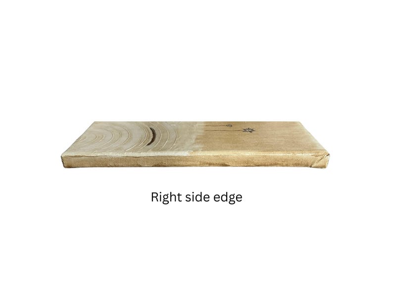Op de afbeelding: Een rechthoekig canvaspaneel met een lichtbeige en bruine afwerking. De linkerkant is voorzien van een reeks concentrische cirkelvormige penseelstreken in een lichtere tint, terwijl de rechterkant een kleine, donkere, handgetekende ster bevat.